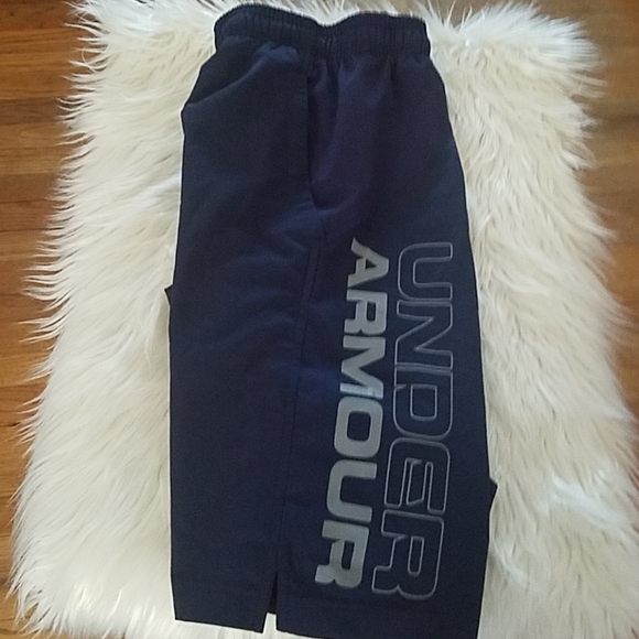 UNDER ARMOUR Women's Shorts - Picture 4 of 4